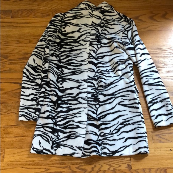 🆕 Zebra Patterned Coat - Picture 5 of 5